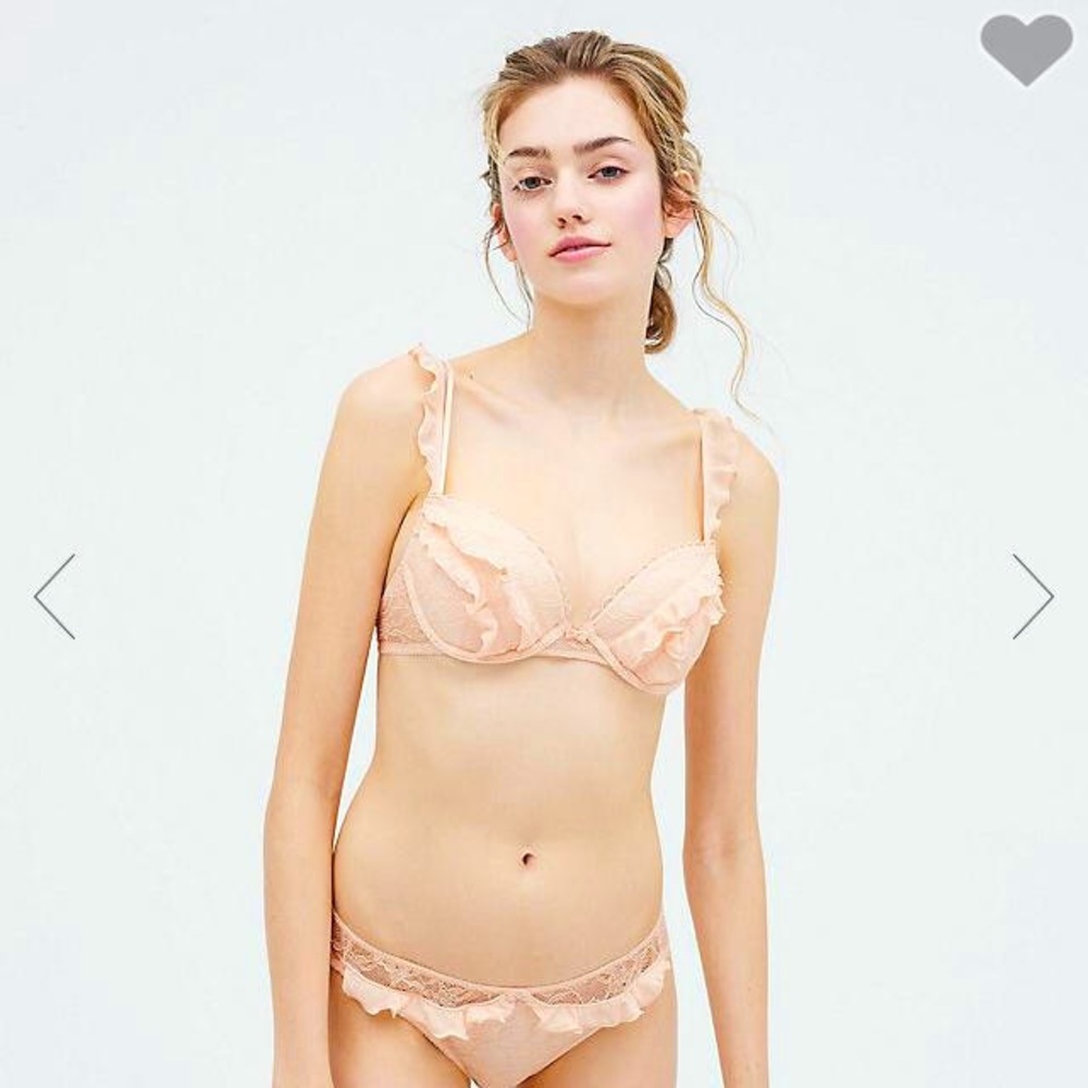 Peach John Japan cute Bra and panty set 65B and S/M (run small)